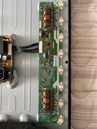 SSI320_4UH01 Rev0.3 Samsung LE32C530F1W použité náhradní díly